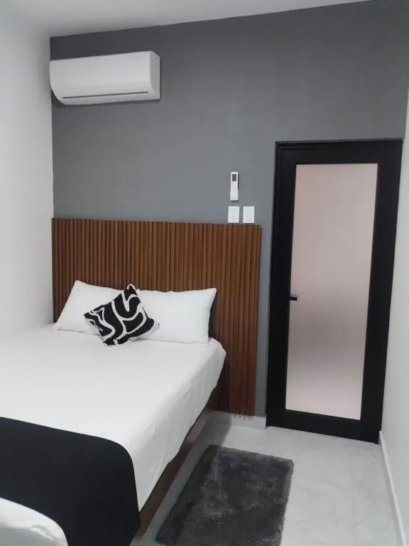 Guest room with a full bed at Hotel Cermar Plaza
